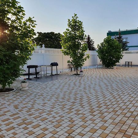 Aleksandriya Hotel Chornomorsk Exterior foto