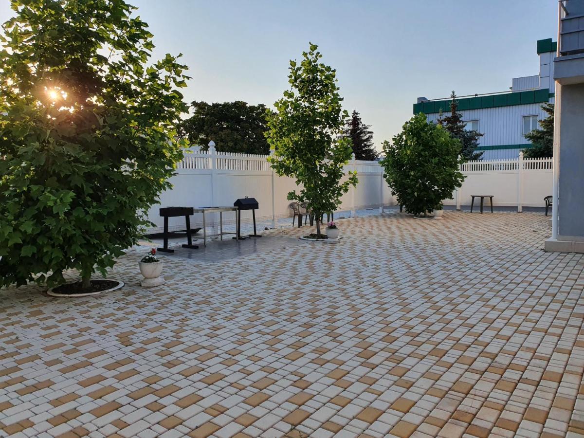 Aleksandriya Hotel Chornomorsk Exterior foto