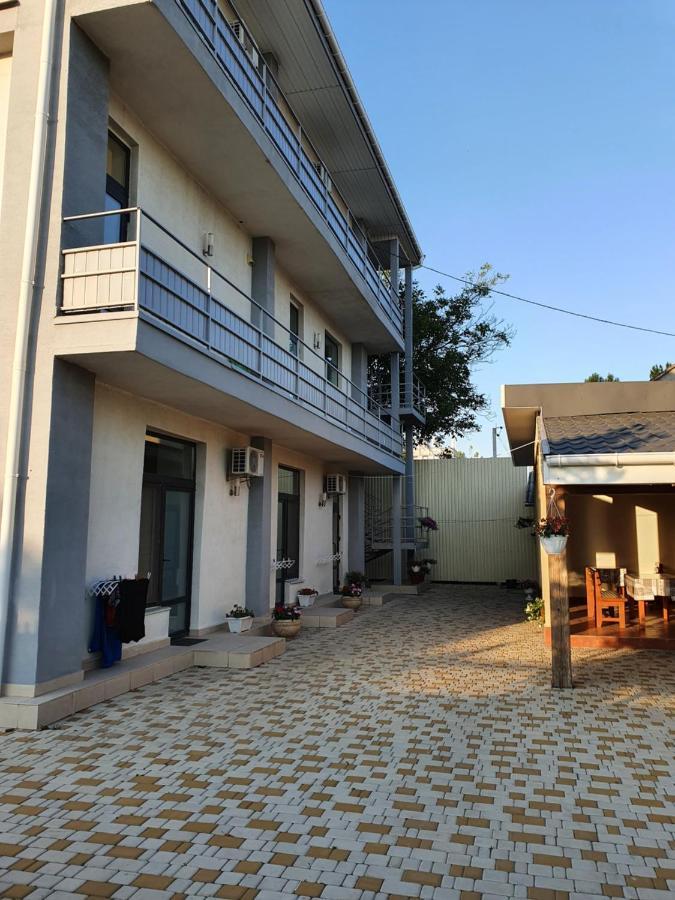 Aleksandriya Hotel Chornomorsk Exterior foto